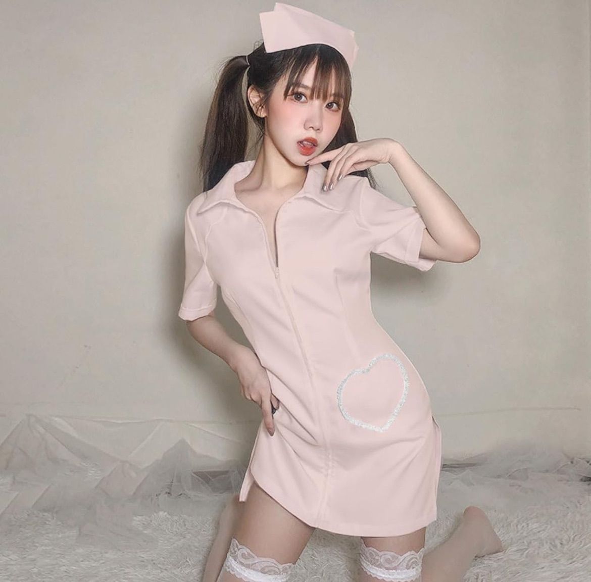 ピンク_S [RAAUUNE] ナース服 コスプレ S-5XL ナースワンピース ナースキャップ 白ストッキングフルセット 大きいサイズ  サイドスリット ハートポケット ハロウィン 仮装 丸襟 角襟 看護師 制服 ピンク ピンク コスチューム ナー メルカリ