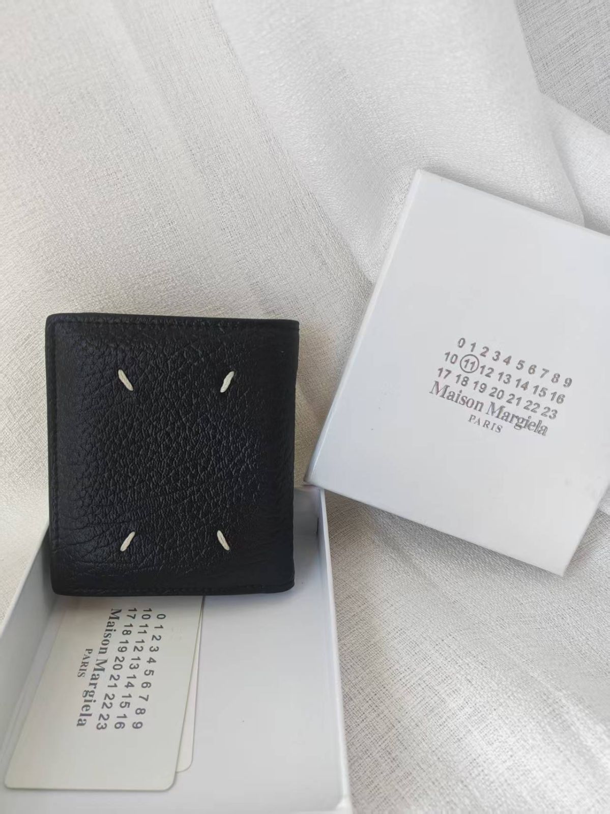 MaisonMargielaマルジェラ 三つ折り財布 グレインレザー 楽天市場】Maison Margiela メゾン マルジェラ Tri-Fold Wallet