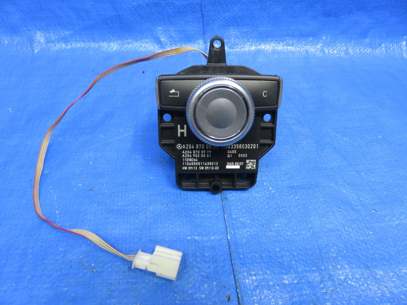 LA4666 メルセデス ベンツ Cクラス C200 DBA-204241 ナビ コマンド コントローラー ダイヤル スイッチ 純正 A204 870 05 79