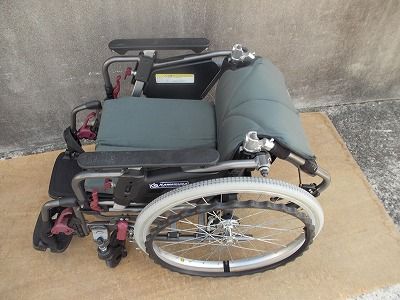 カワムラ自走式車椅子KMD-C22-42