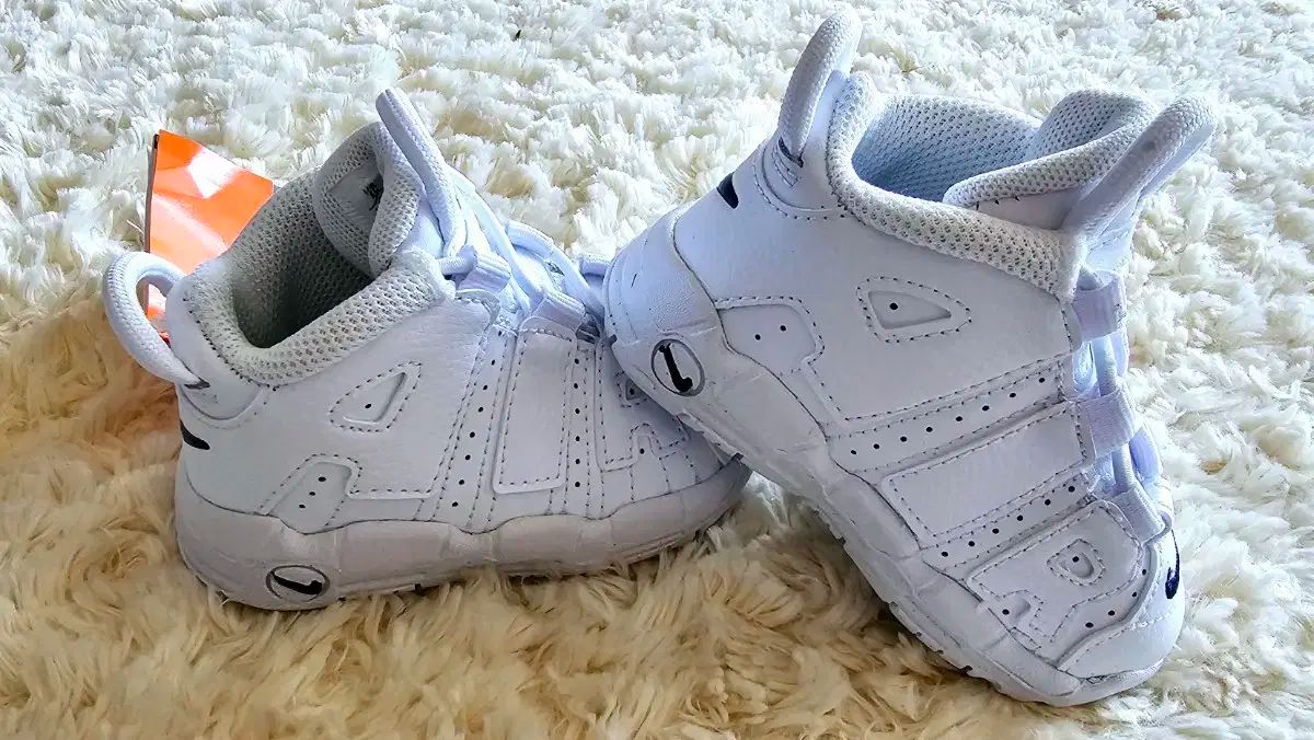 NIKE ナイキ 白 アップテンポ 子供用 スニーカー 売ってます 100