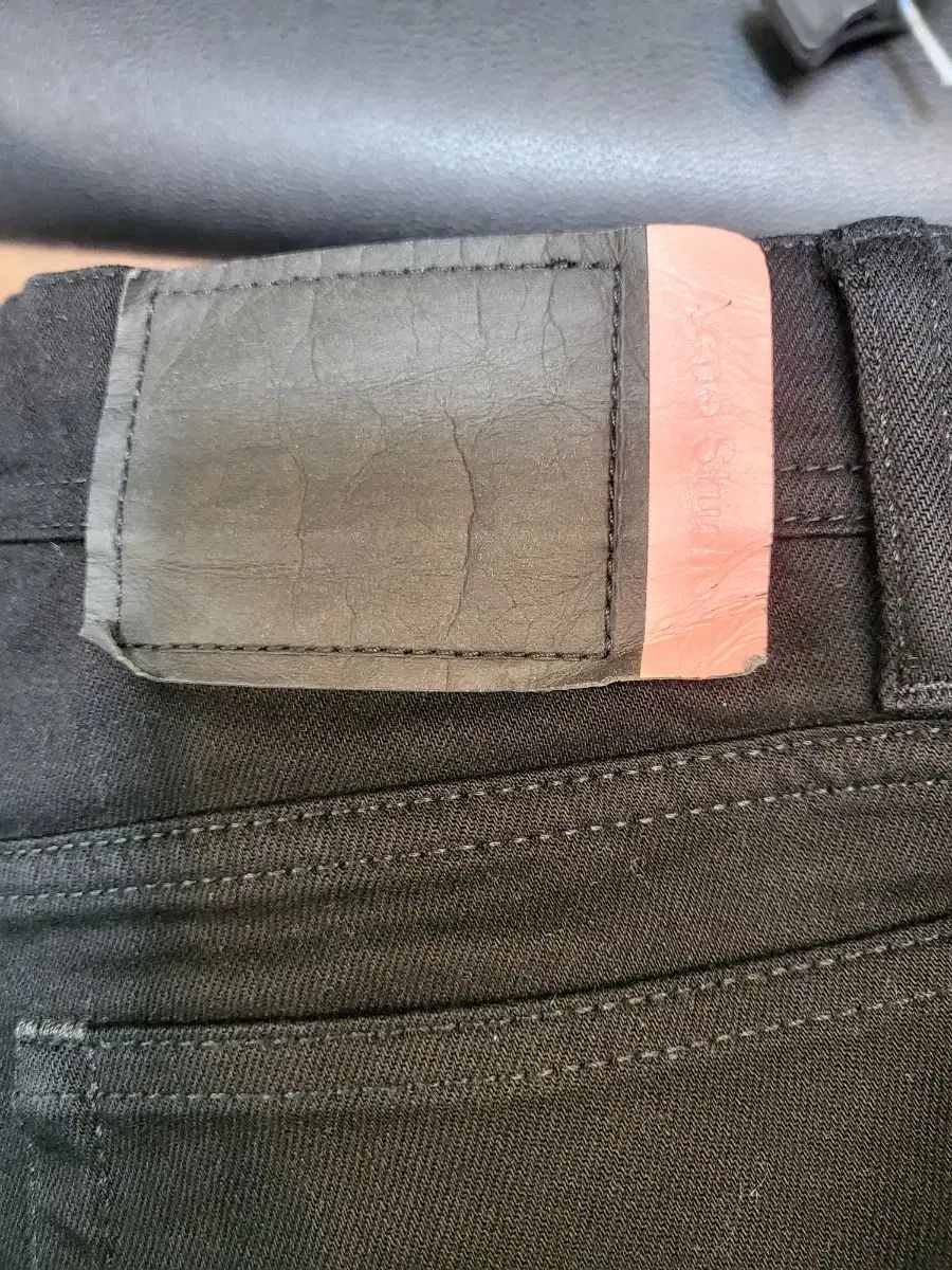 アクネストゥディオズ 黒