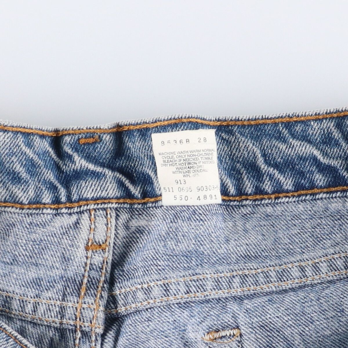 テーパードデニムパンツ