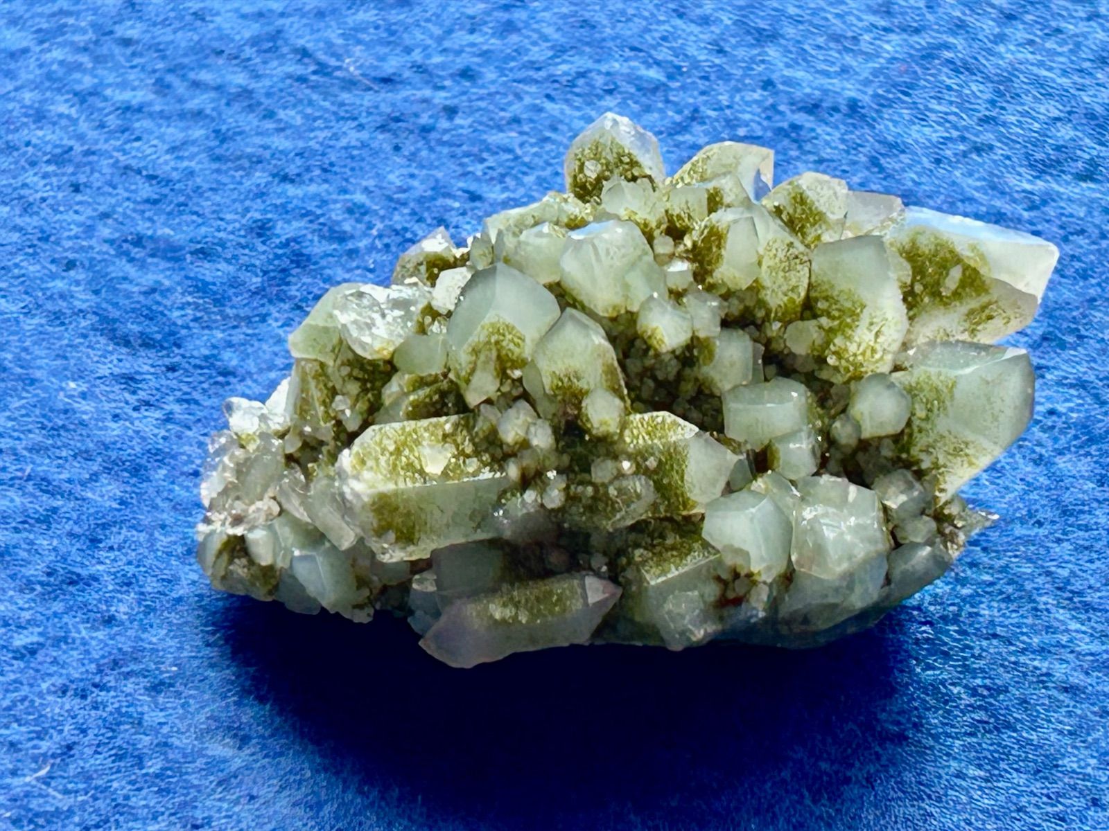 希少 アウトレット グリーンドリームクラスター（エピドート由来） エピドート宝石：特性、意味、価値など 希少 グリーンドリーム