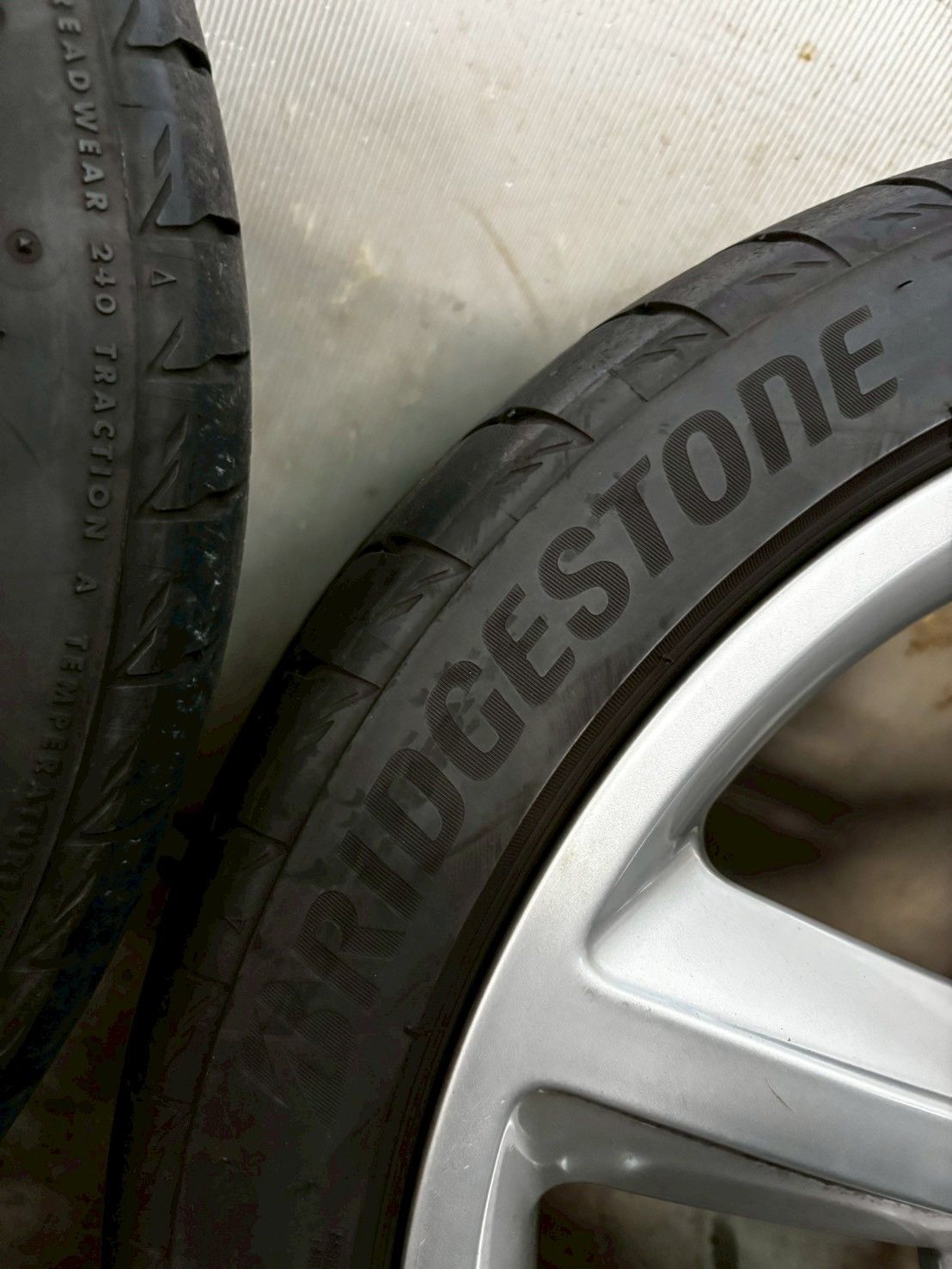 8JCESFノーマルタイヤ 純正アルミホイール