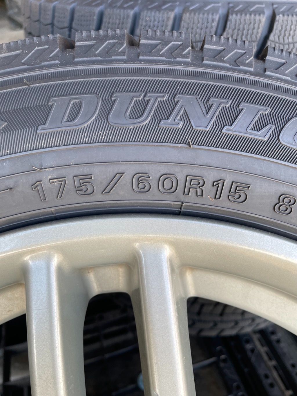 み 日産マーチ 純正アルミ スタッドレス 4本 175 60R15 ダンロップ 製造