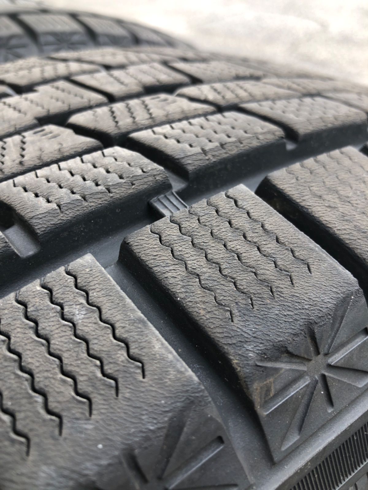 スタッドレス 265/65R17 GOODYEAR ICENAVI SUV - メルカリ