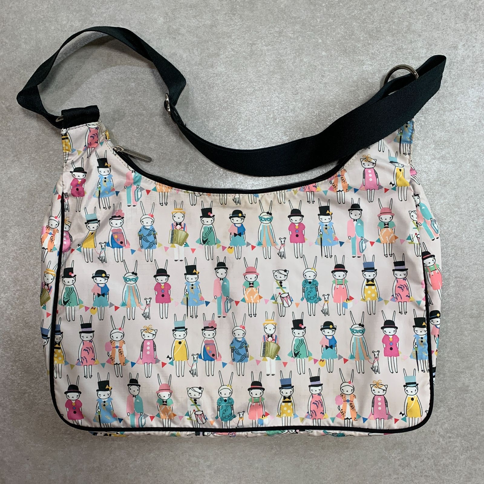 美品　レスポートサック　ショルダーバッグ　フィフィラパン　ウサギ LeSportsac うさぎ柄 レスポートサック ショルダーバッグ