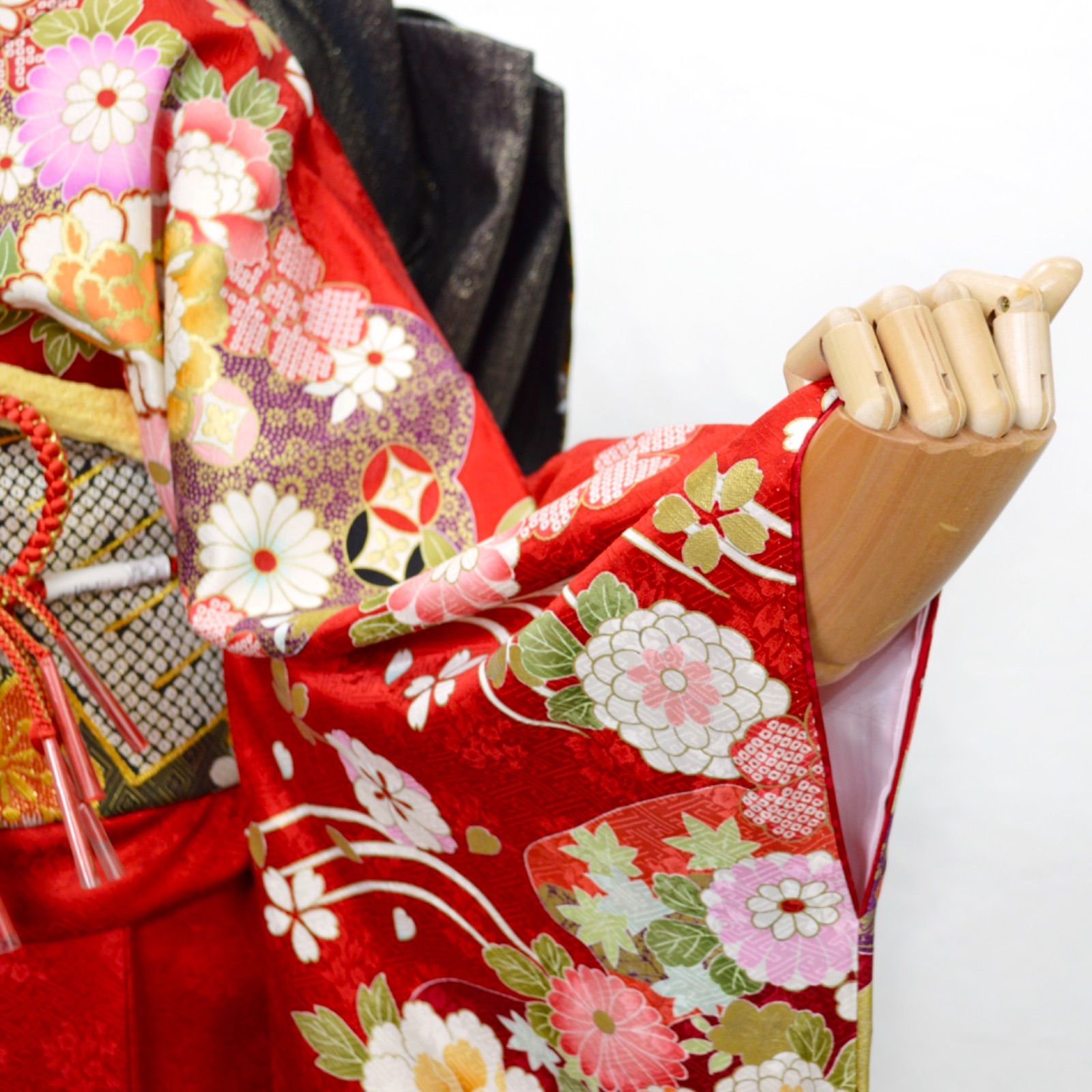 美品》正絹 振袖フルセット SS〜Mサイズ 成人式 金駒刺繍 赤地 鞠 古典