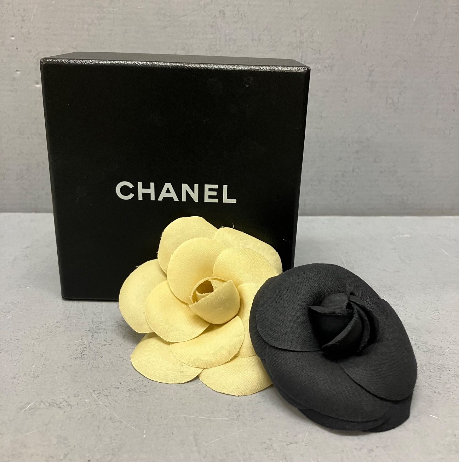 CHANEL シャネル コサージュ ブローチ カメリア 2コセット - メルカリ