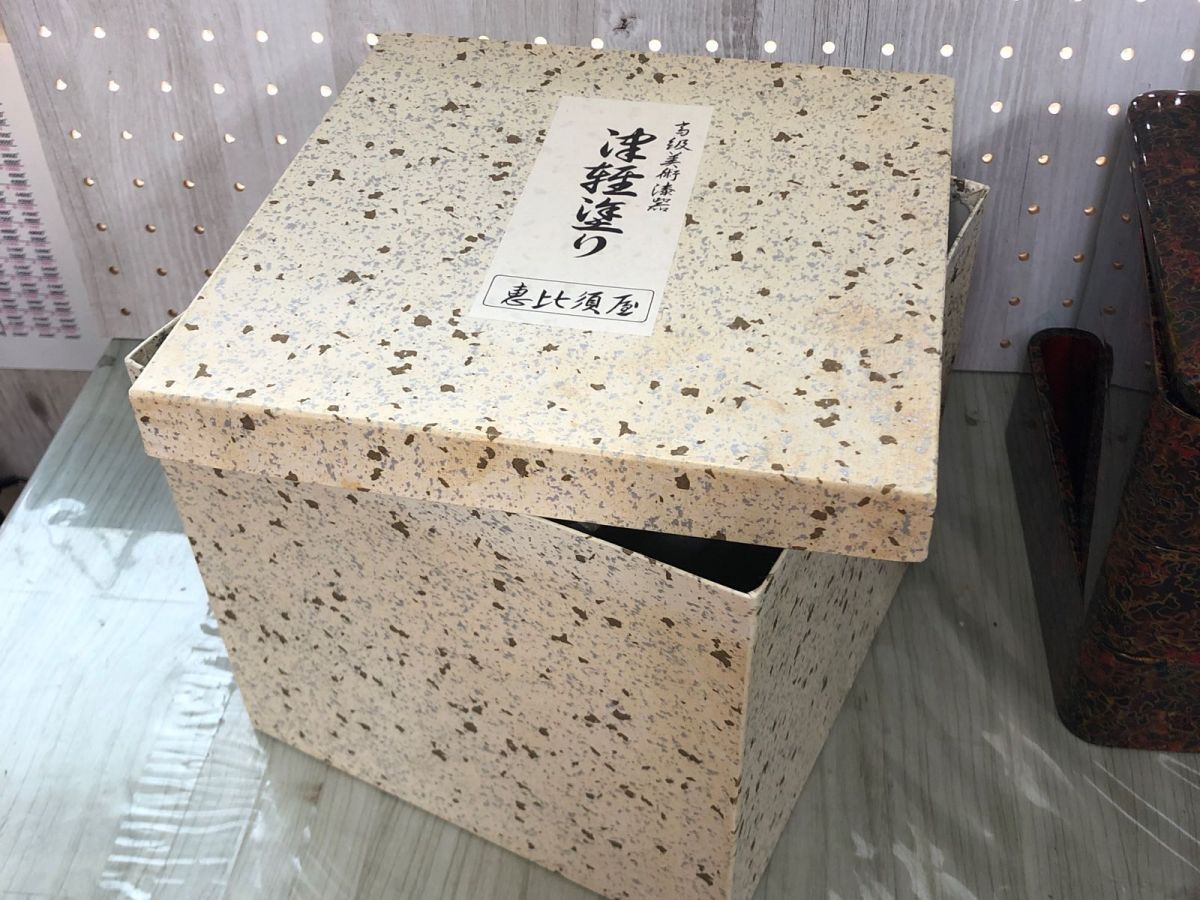 3-▲津軽塗り 唐塗 三段重 重箱 漆器 伝統工芸 箱付き 高級美術漆器 恵比須屋 3段サイズ高さ約18×横18×奥行20cm 1段の深さ約5cm キズあり 3-△津軽塗り 唐塗 三段重 重箱 漆器 伝統工芸 箱付き 高級美術