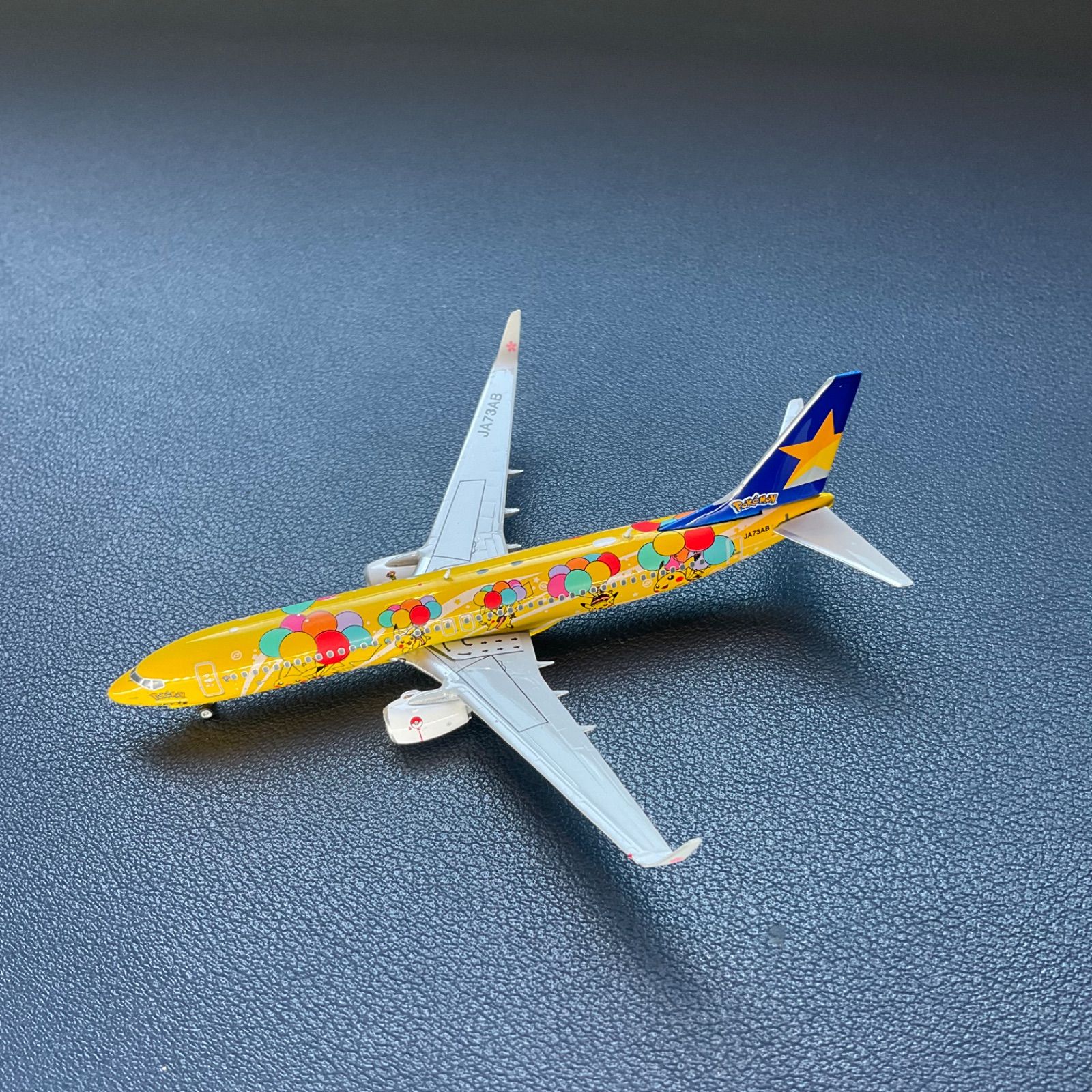 飛行機模型1/400 Phoenix製 B737 スカイマークピカチュウジェット - 航空機