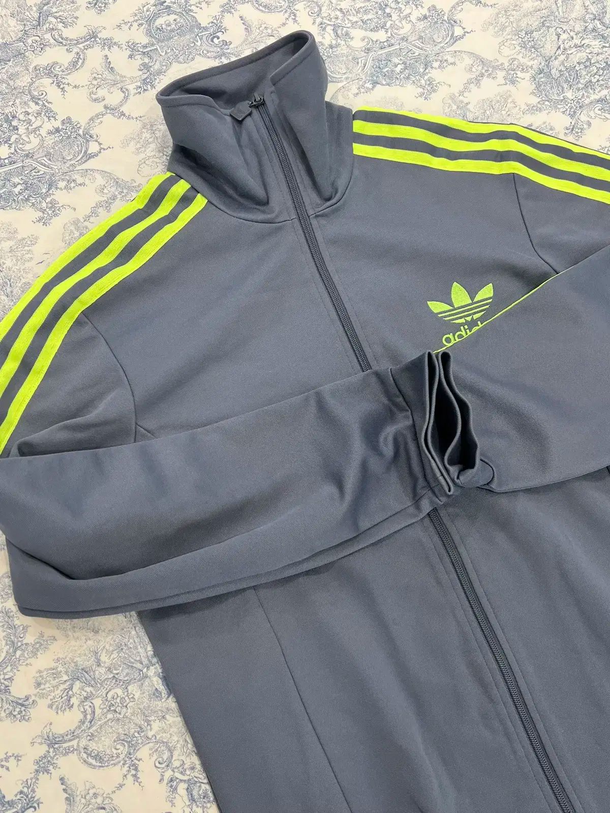 アディダス グリーン蛍光 ジャージ KANDAIZUMI_COM