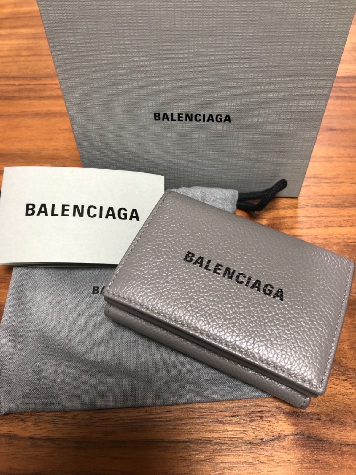 美品】Balenciaga バレンシアガ エブリデイ 三つ折り オールレザー-