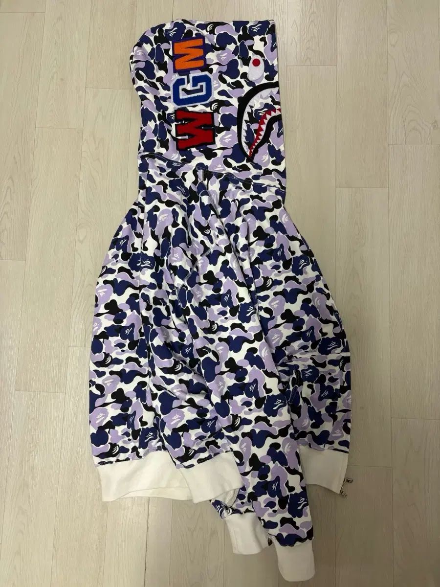 A BATHING APE アベイシングエイプ シャークフードジップアップ パープルカモ