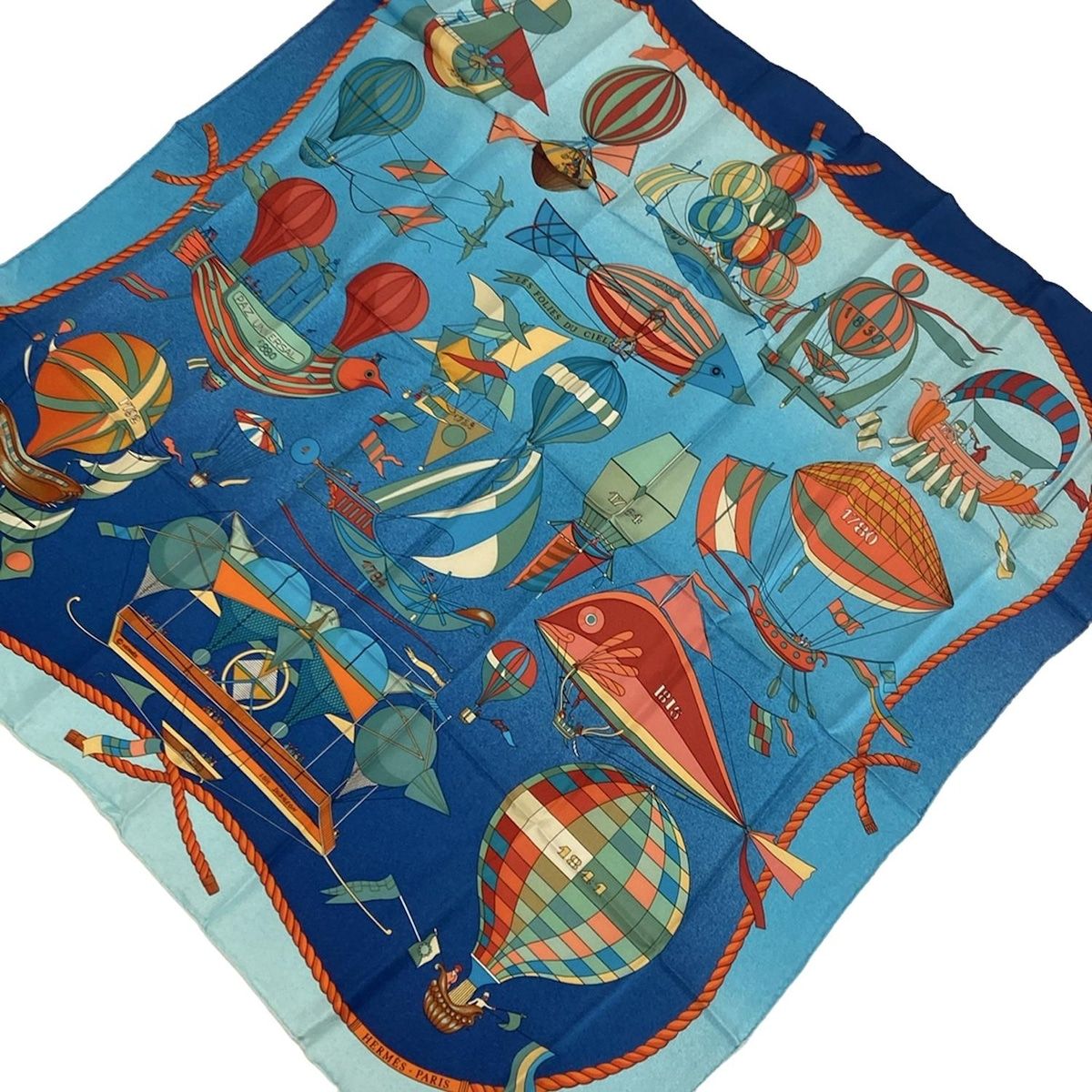 HERMES エルメス スカーフ カレ90 ブルー×オレンジ×マルチ LES FOLIES DU CIEL 大空の狂気