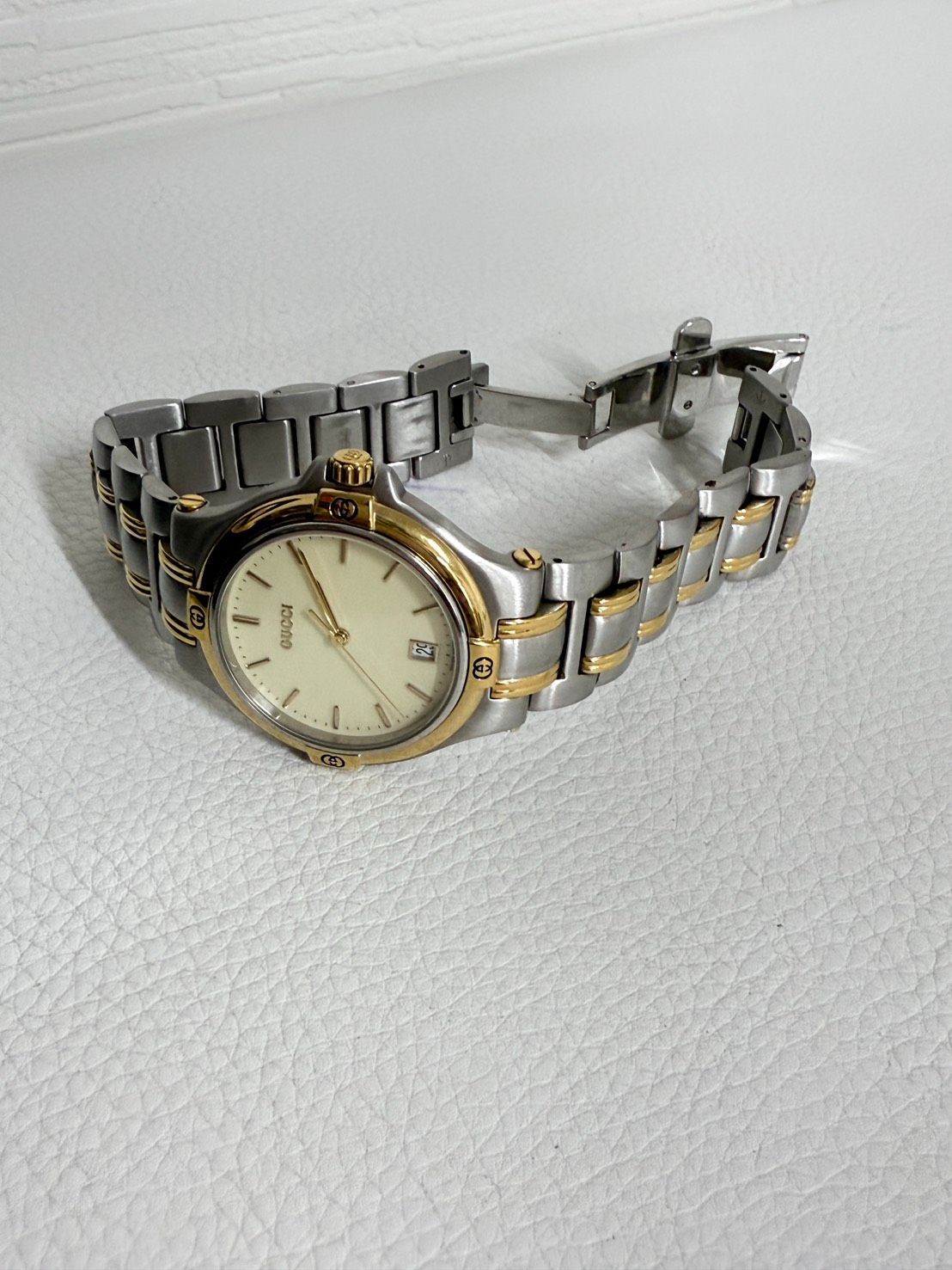 アイボリー文字盤