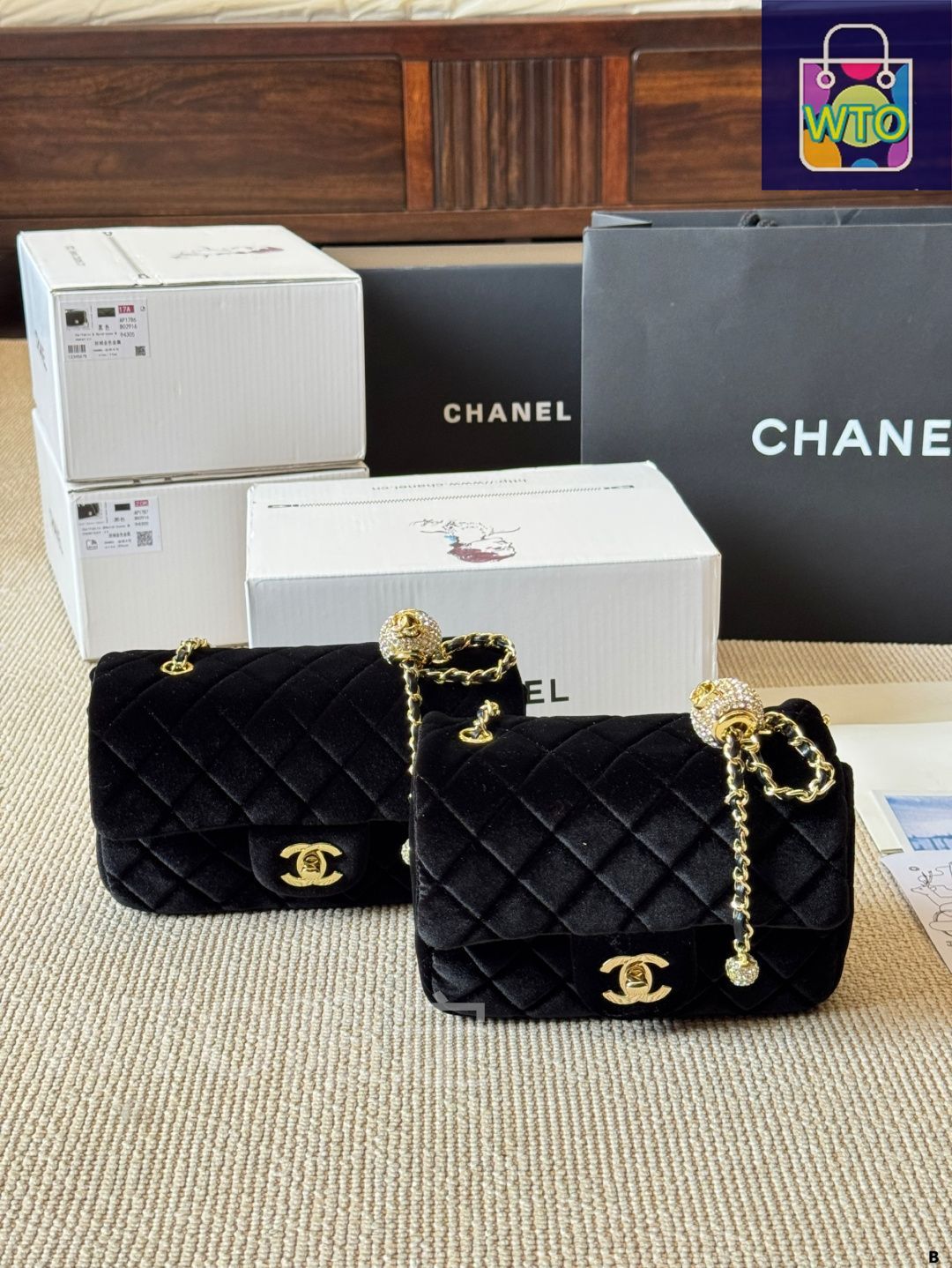今日特価】Chanel 黒金ベルベットドリルボール シャネル 小羊皮
