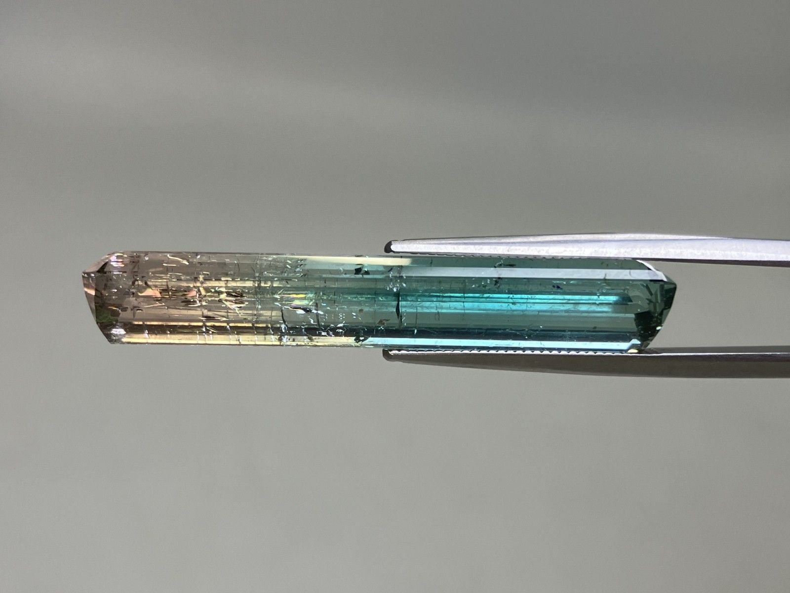 23.479ct 中央宝石ソーティング付き