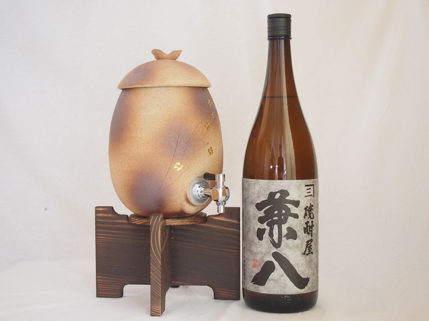【新品未使用品】信楽焼・明山窯　焼酎サーバー　火色金小紋　2200ｃｃ 信楽焼 焼酎サーバー 明山窯 火色金小紋 2.2L 兼八付 - メルカリ