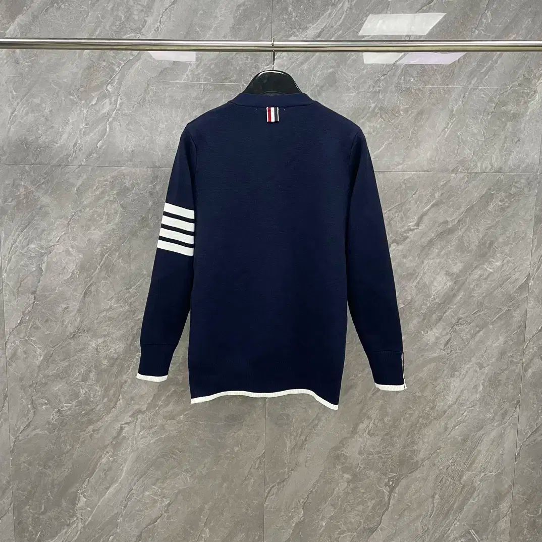 Thom Browne(トム・ブラウン) ユニセックス カジュアル ロゴ ネイビー