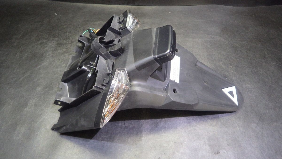ホンダ PCX125 JF28 リアフェンダー D-23