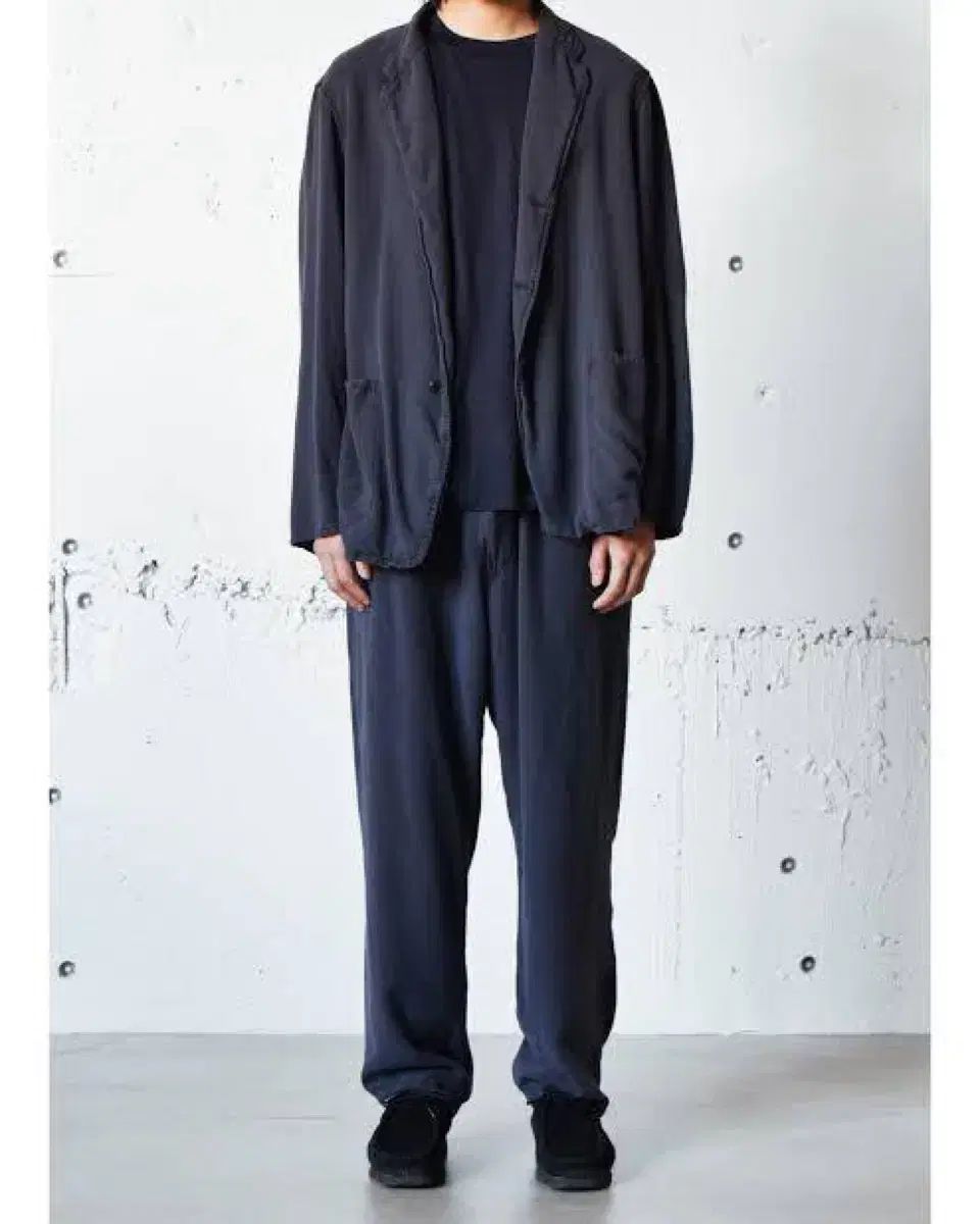 Comoli ネイビー シルク セットアップ
