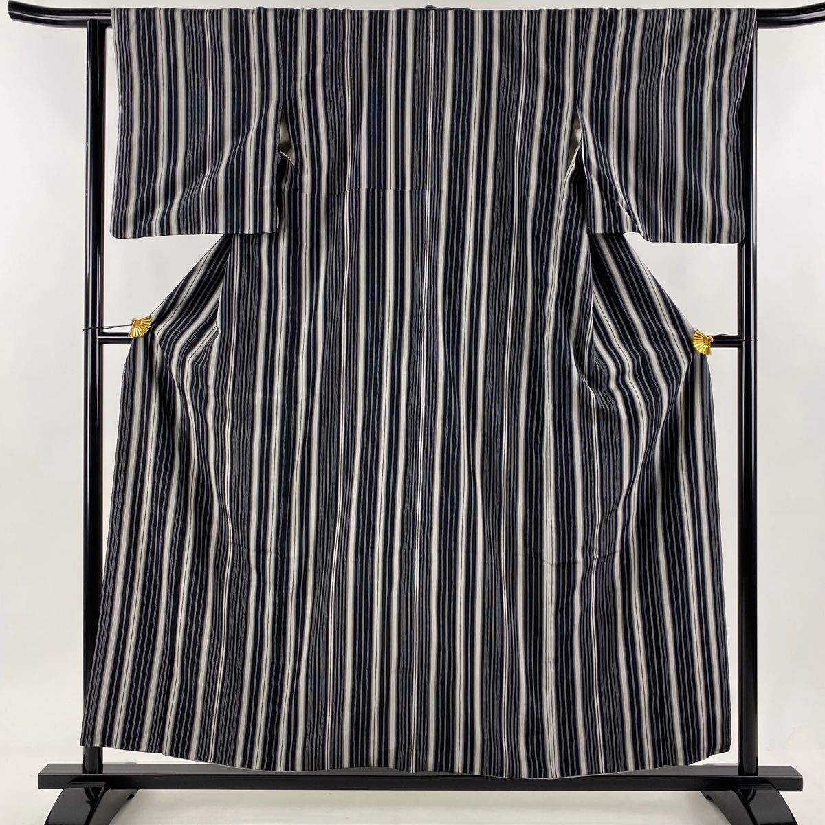 紬 身丈157cm 裄丈64cm M 袷 縦縞 黒灰 正絹 秀品