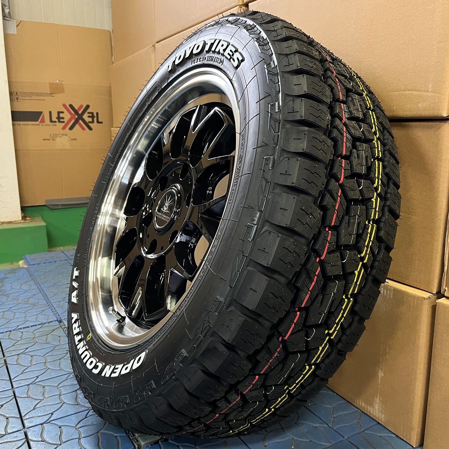 200系ハイエース レジアスエース 車検対応 タイヤホイールセット 17インチ トーヨー オープンカントリー AT 215/60R17 107/109 ホワイトレター  4本セット BD00 - メルカリ