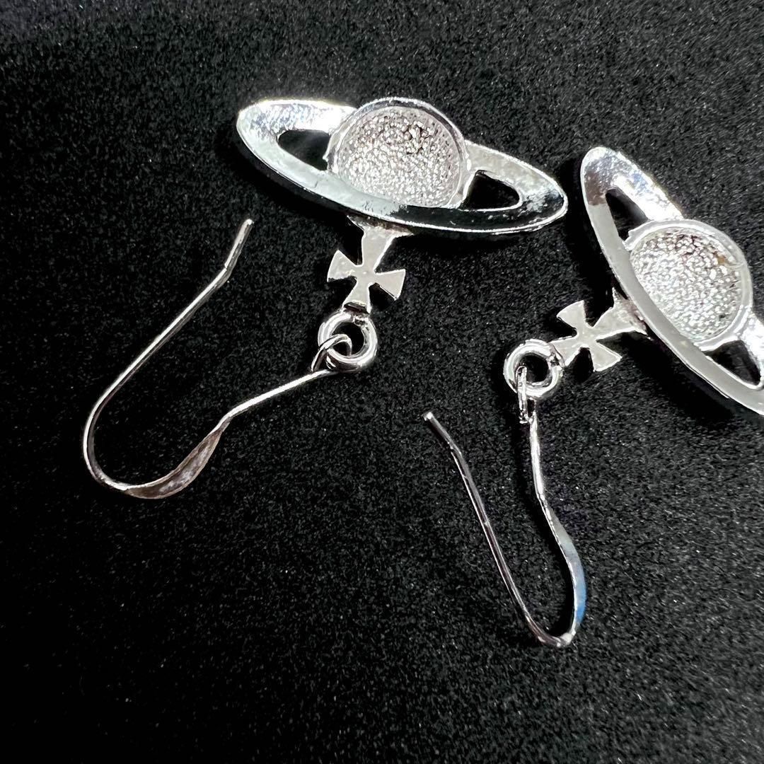 【美品】ヴィヴィアンウエストウッド ピアス オーブ シルバー ラインストーン ヴィヴィアン ウエストウッド ピアス オーブ シルバー ライン