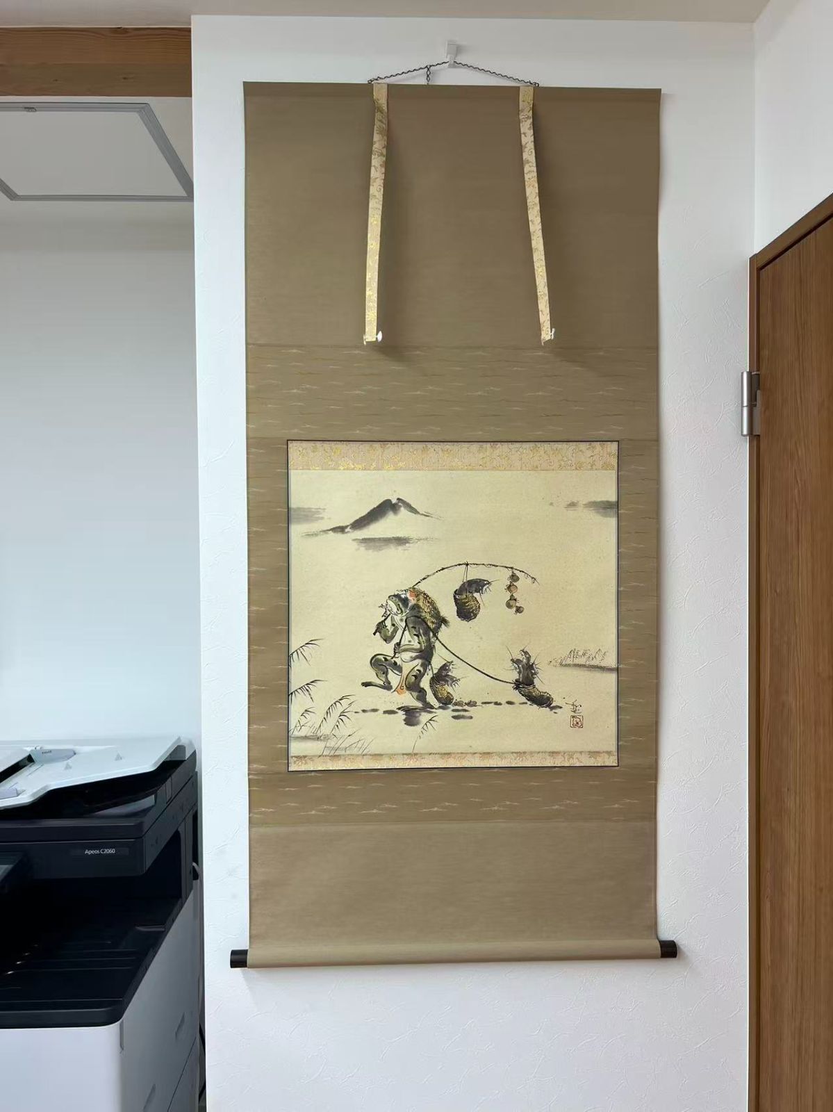 模写 大渔 大正期 蛙鼠商行脚図 滑稽譚掛軸 行商蛙 鼠篭提げ 墨絵戯画 共