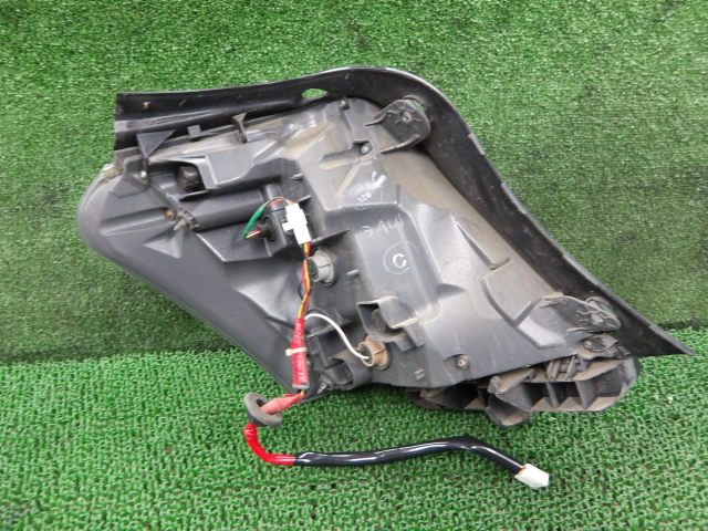 テールライト右