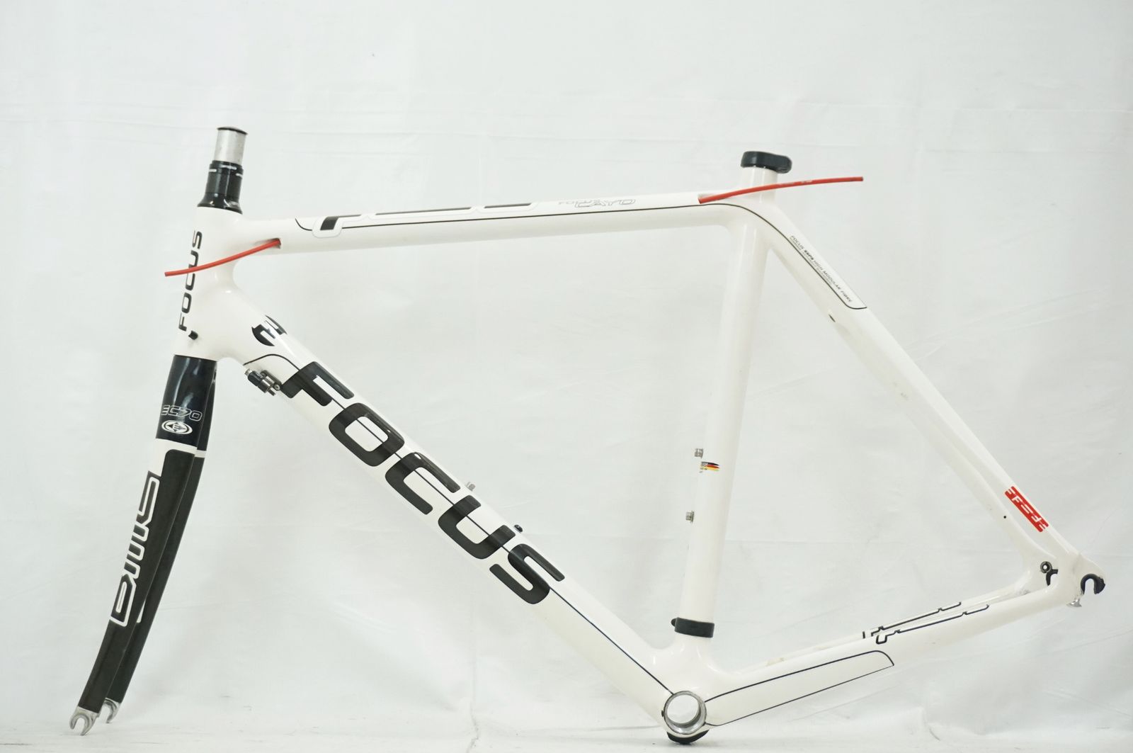 FOCUS フォーカス