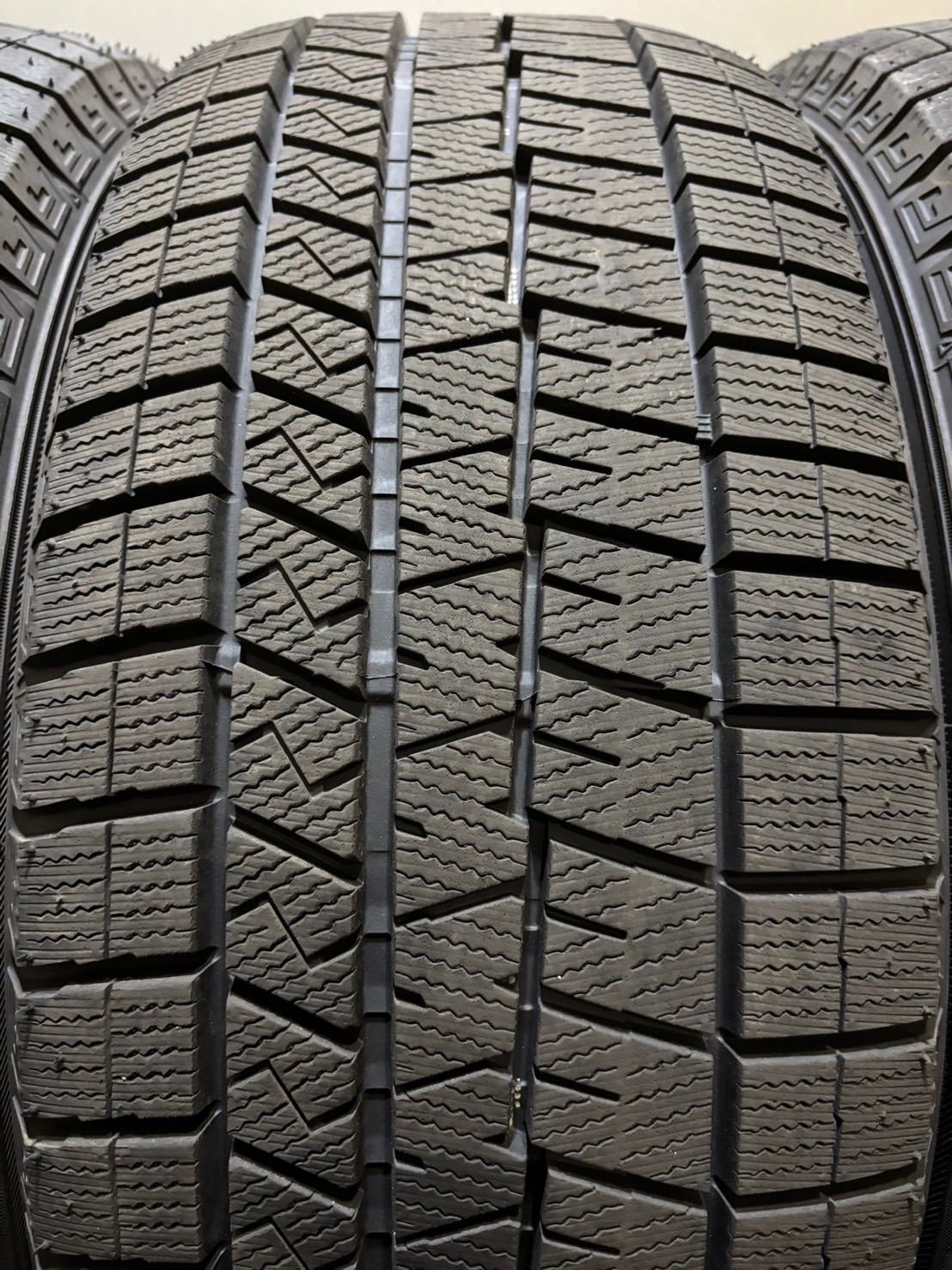 バリ溝 レクサススタッドレス235/45R18 DUNLOP WM03 22年製 バリ溝 レクサススタッドレス235/45R18 DUNLOP WM03 22年製 ☆245