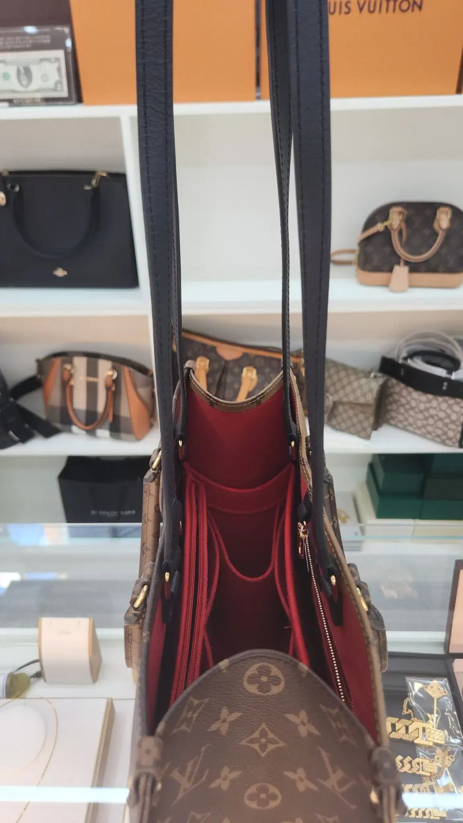 Louis Vuitton ルイヴィトン オンザゴー mm バッグ