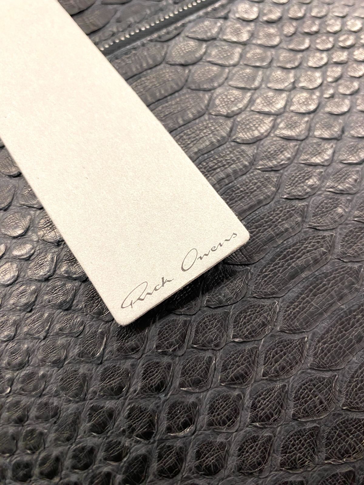 Rick OwensリックオウエンスZIPPED COMPUTER POUCH Rick Owens Security Pocket Leather Bag | Black | FARFETCH