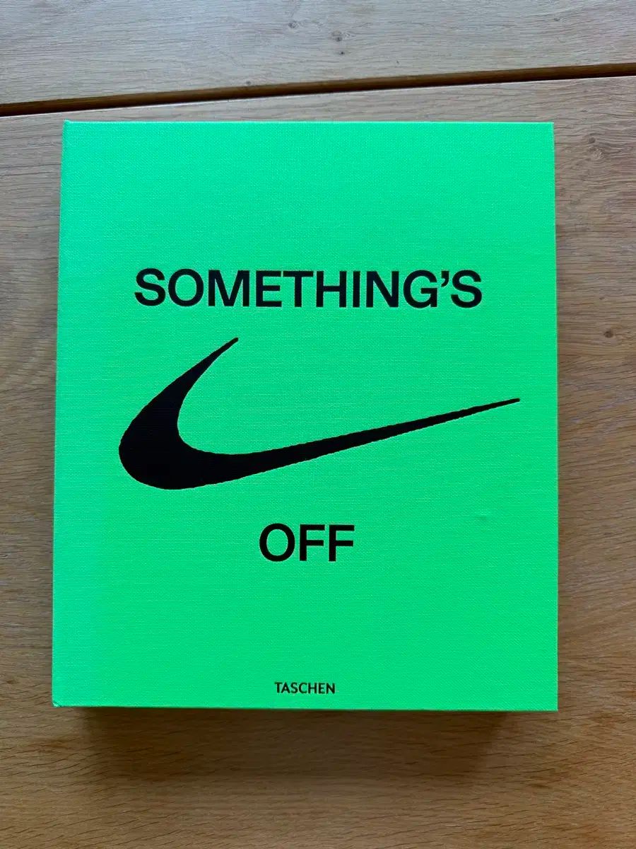 ナイキ ヴァージル アブロー アイコン something s off