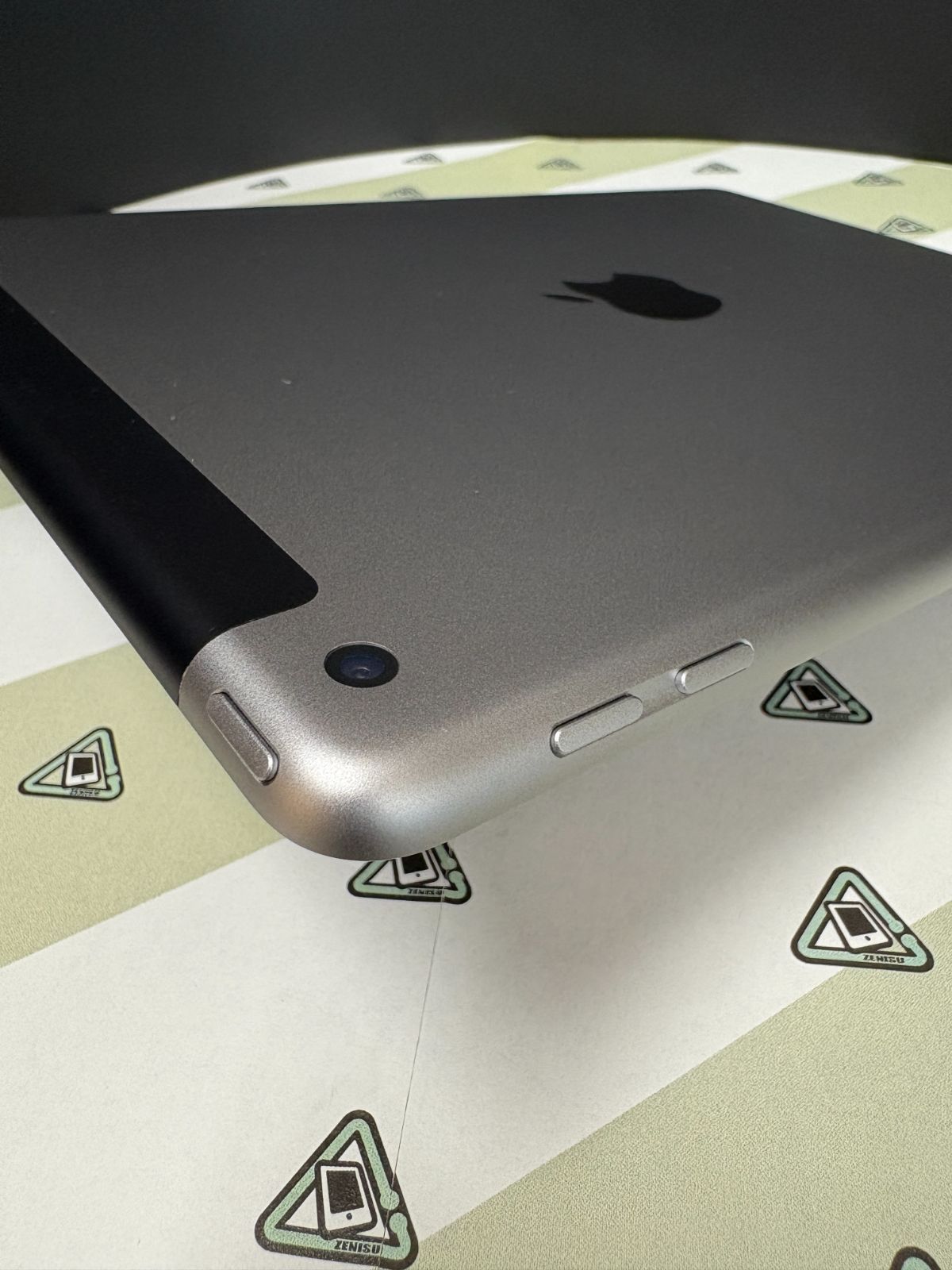 Apple iPad 第6世代32G Wi-Fi+Cellularモデル iPad 第6世代 32GB