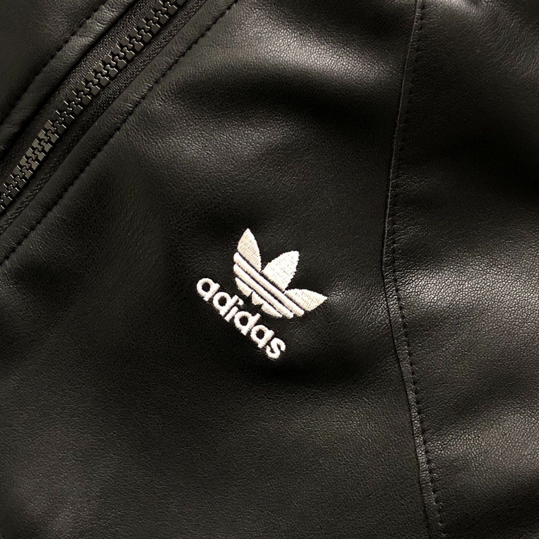 Adidas originals Faux L Jacketロゴ刺繍入りPUレザージャケット Adidas originals Faux L Jacketロゴ刺繍入りPUレザージャケット