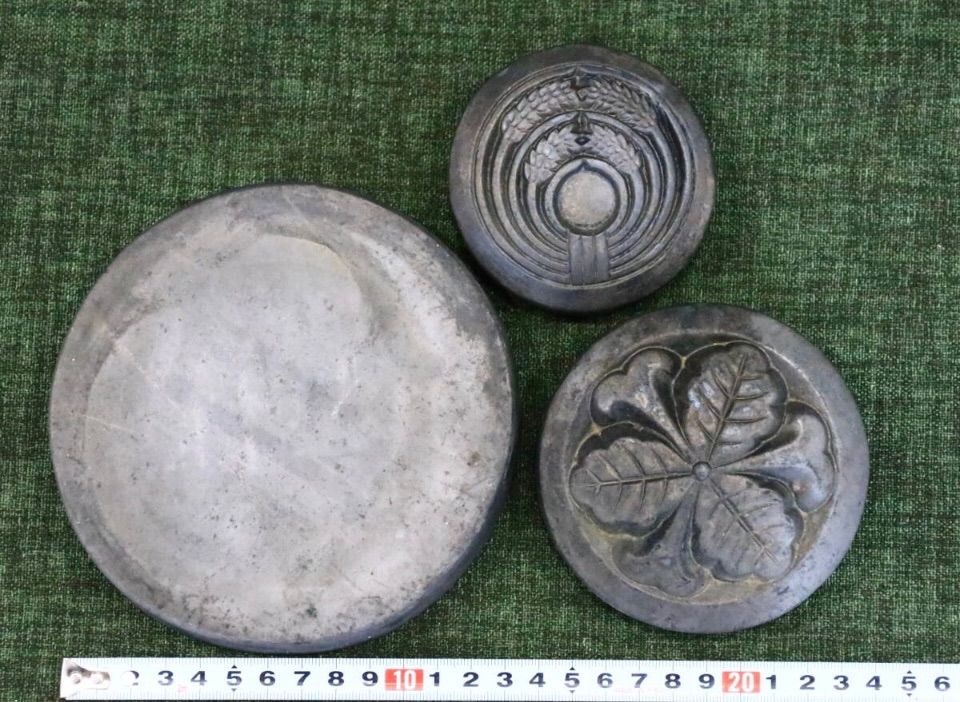 家紋瓦 各種サイズ まとめて36枚 桐紋 五七の桐 三つ葉葵 鷹の羽など その他 古瓦 コレクション IMPECCABLEHEALTHCARESERVICES_COM