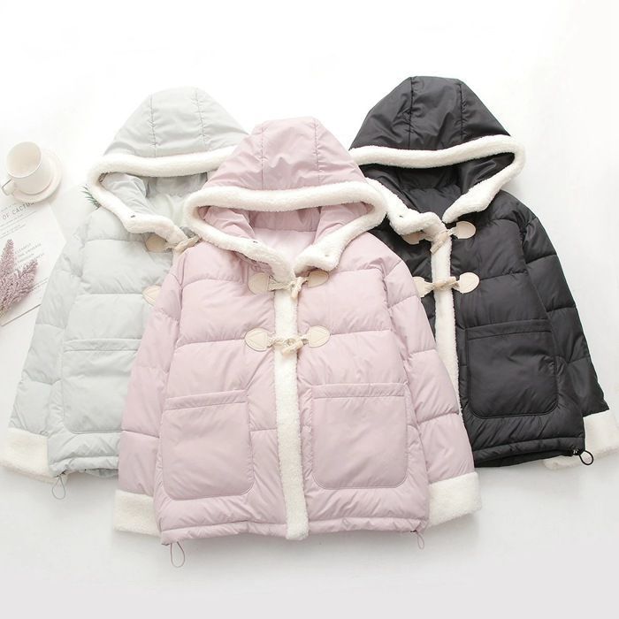 中綿ジャケット レディース 女の子 オーバーサイズ 軽量 厚手 フード付き ポケット ボダン 大きいサイズ ダウンジャケット 中綿 ショート 中綿コート 秋冬 綿 コットン アウター おしゃれ かわいい D6Mb564