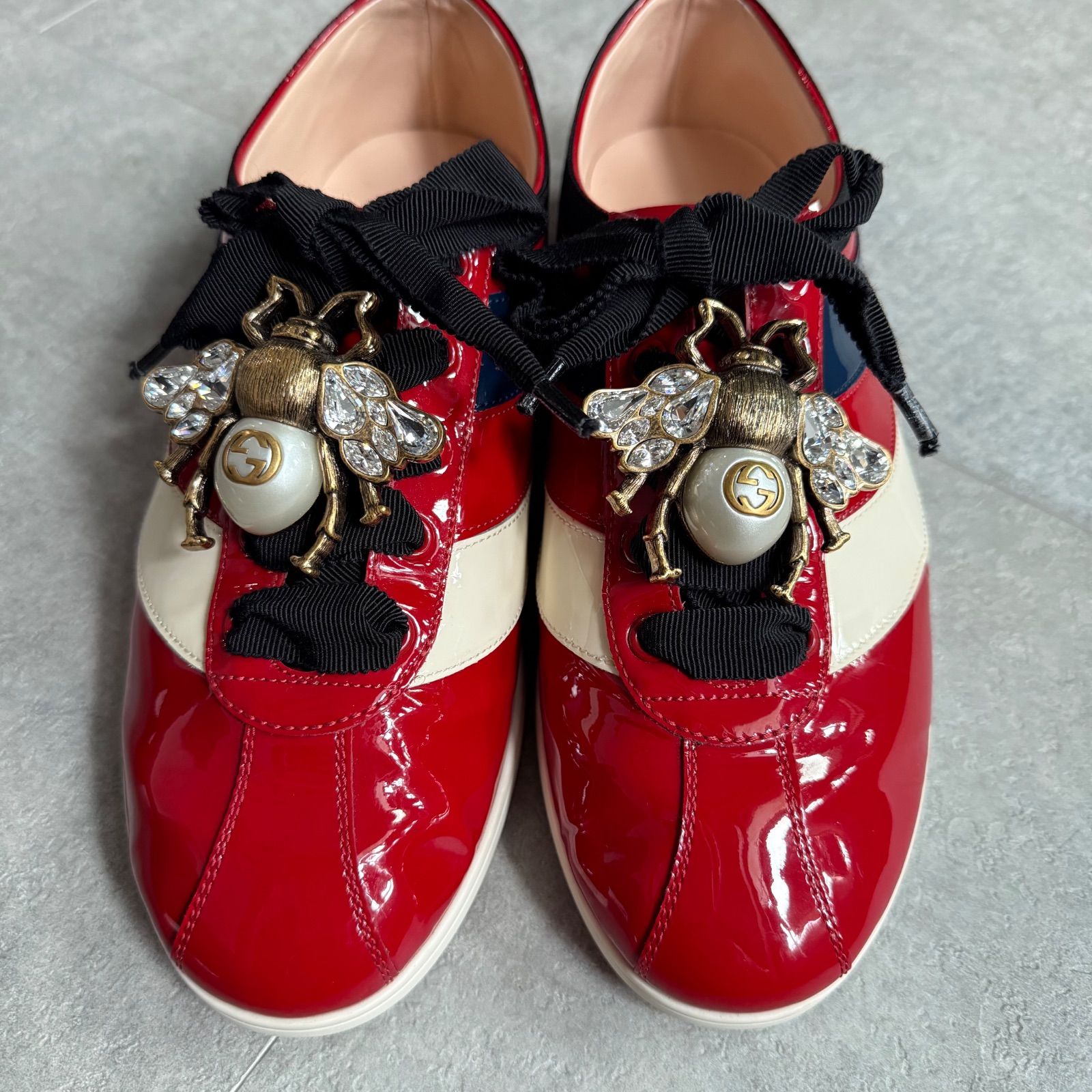 美品 GUCCI グッチ Bee ビー パール ビジュー パテントレザー 