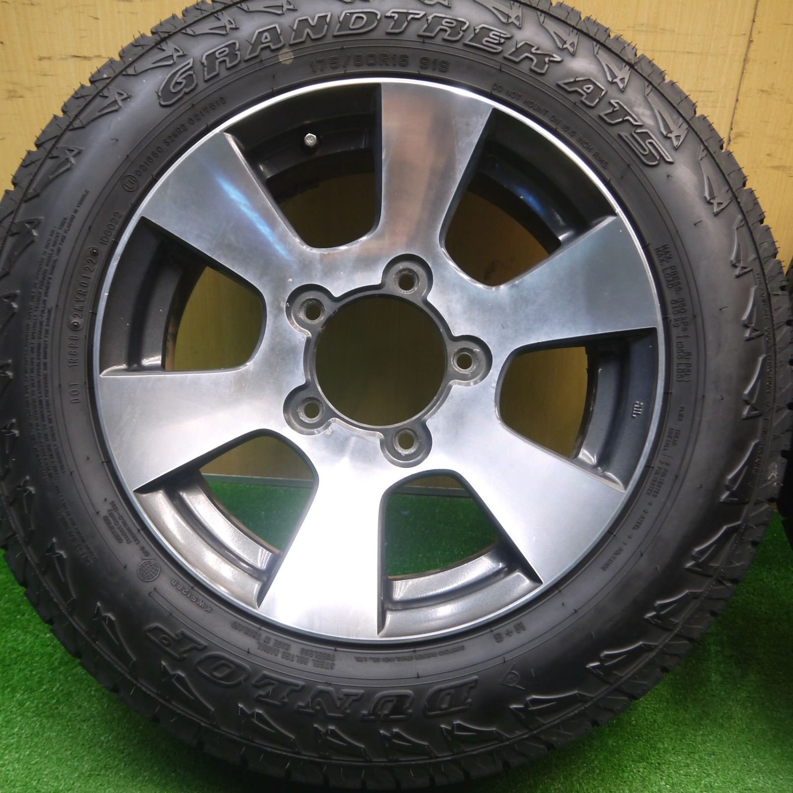 ジムニーjb23純正ホイール 175/80r16 ダンロップタイヤ付き ダンロップ 