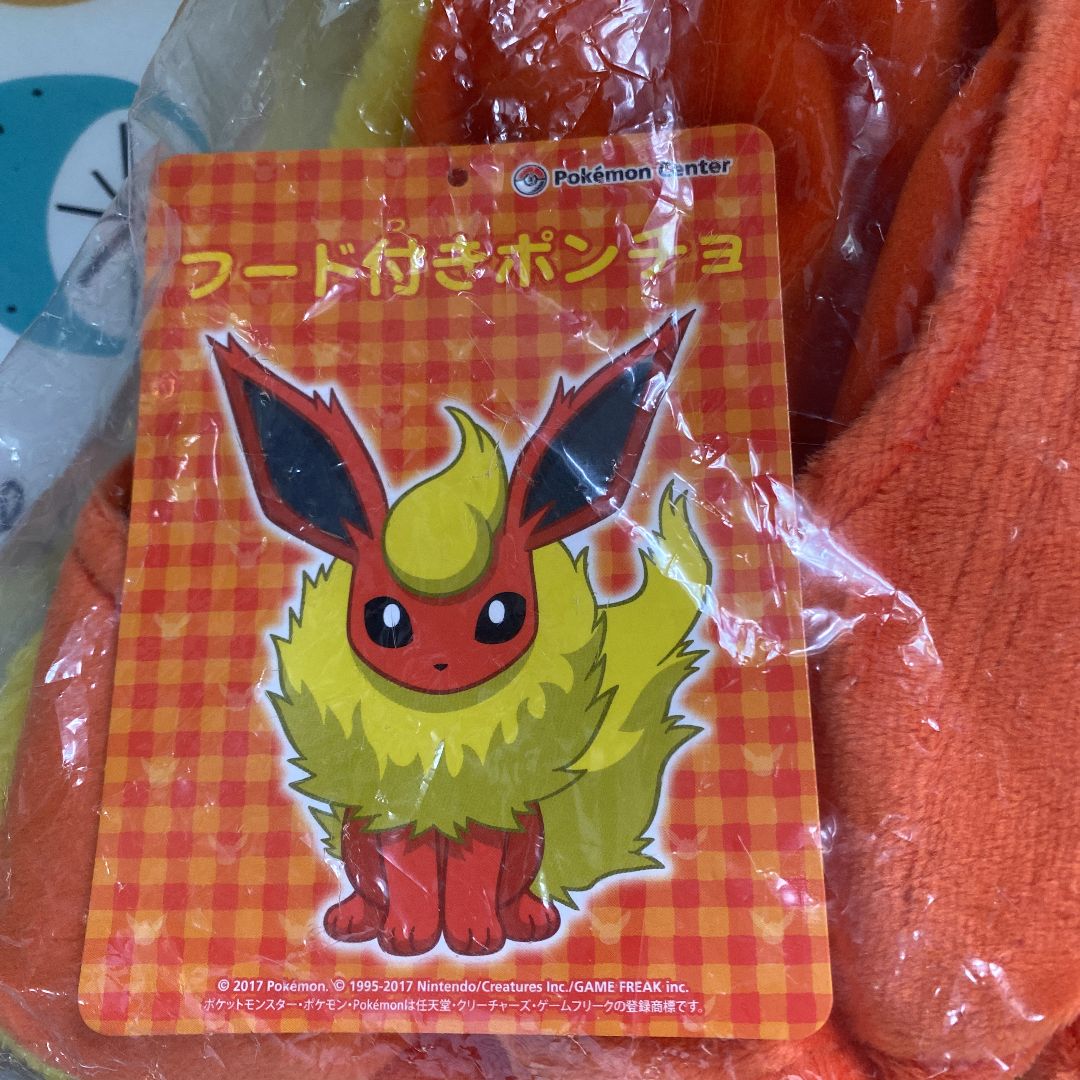 ポケットモンスター　ブースター　フード付きポンチョ