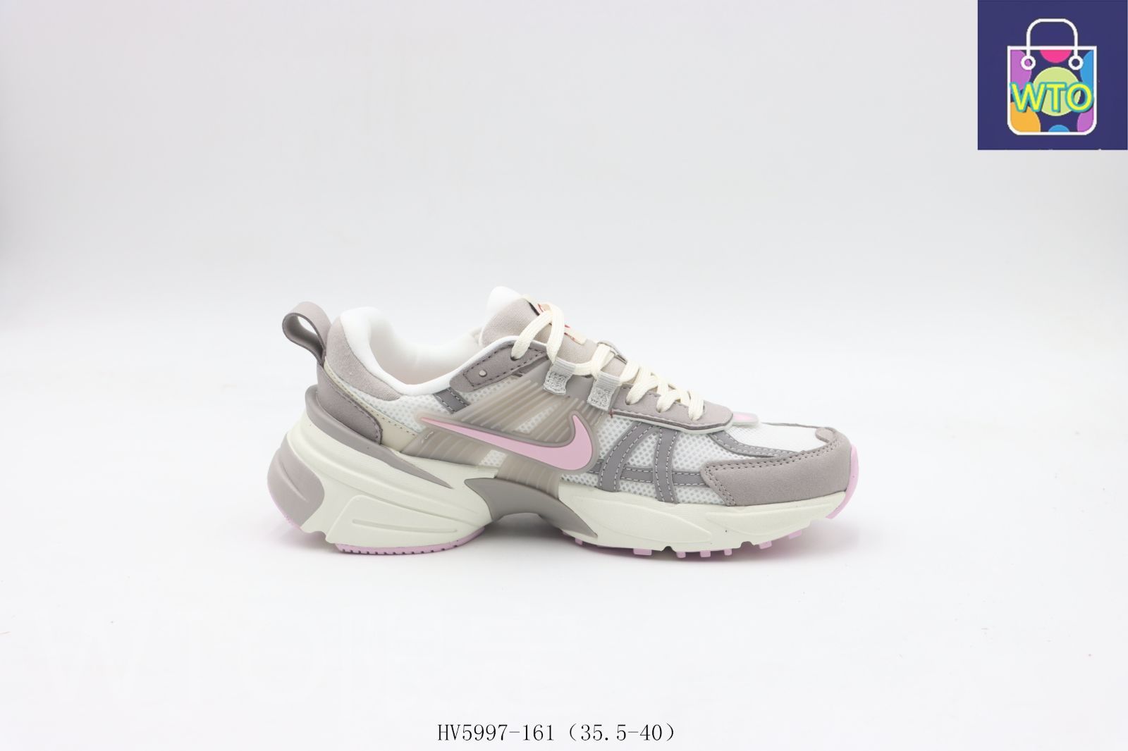 今日 ナイキのランニングシューズ 白とピンク HV5997 - 161-WTO輸入0