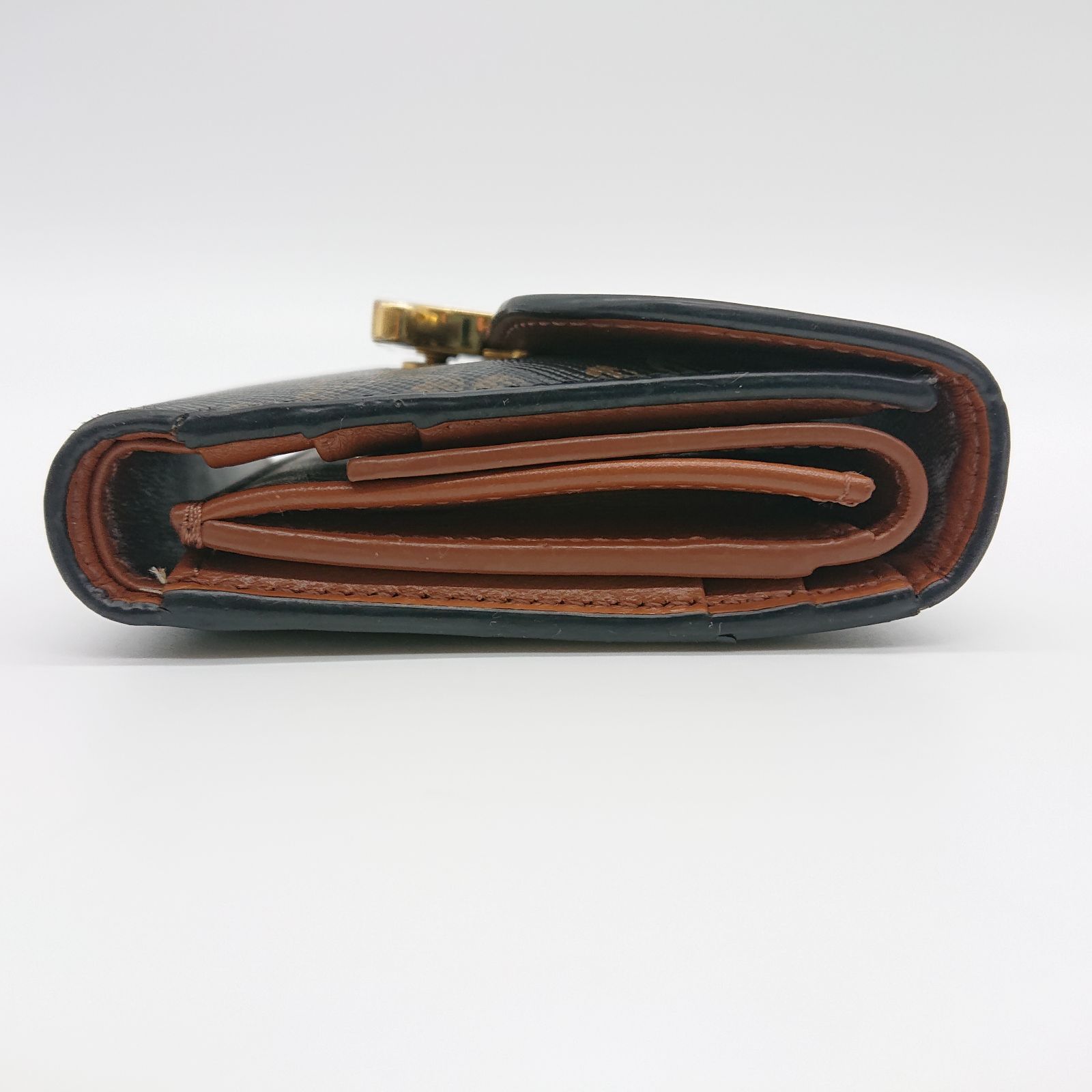 【美品・正規品】CELINE セリーヌ トリオンフ 三つ折り財布　タン　箱付き CELINE(セリーヌ)トリオンフ財布 三つ折り財布 ユニセックス