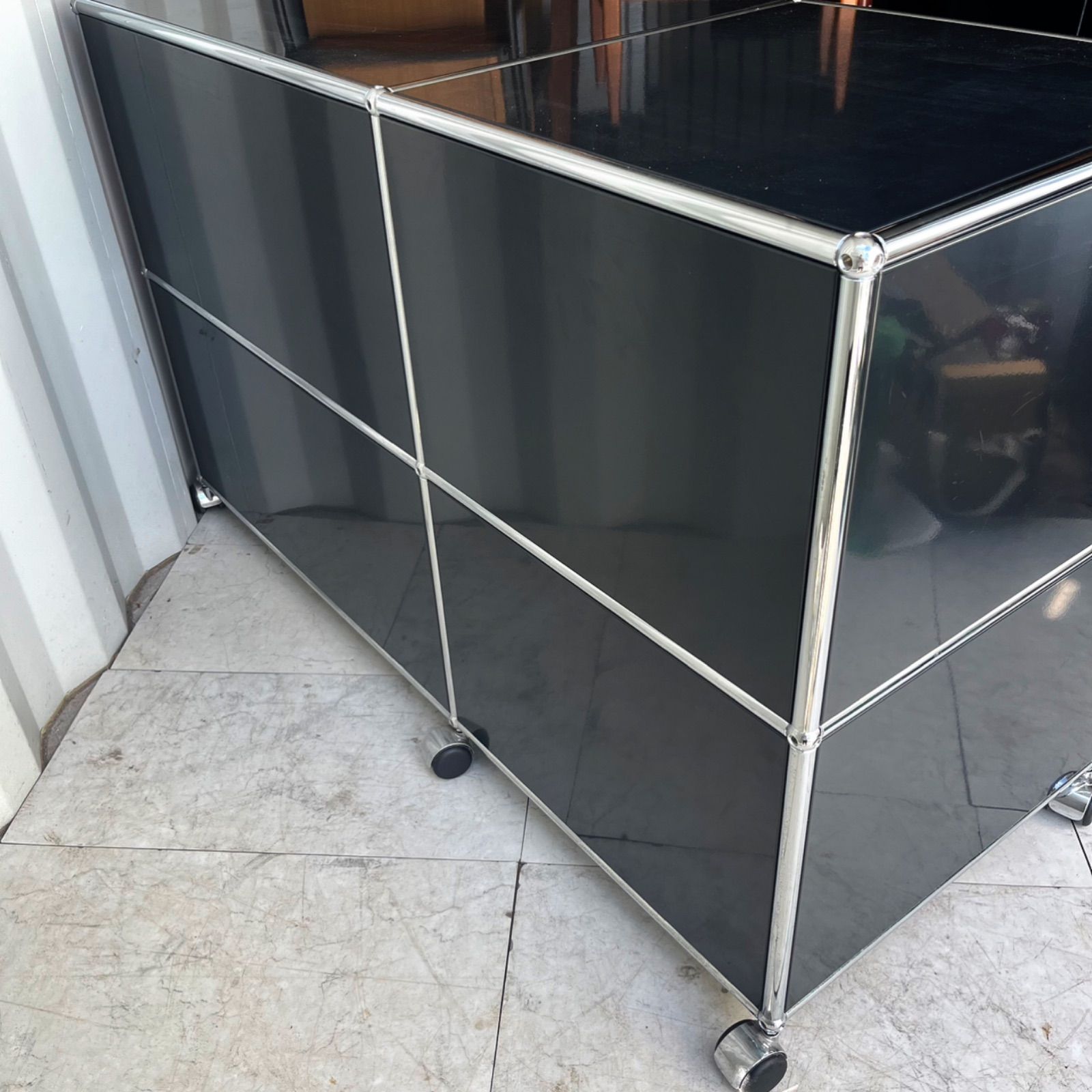 取付無料！USMハラー 2列2段 ブラックモダン キャスター付きキャビネット✨ 取付無料！USMハラー 2列2段 ブラックモダン キャスター付き