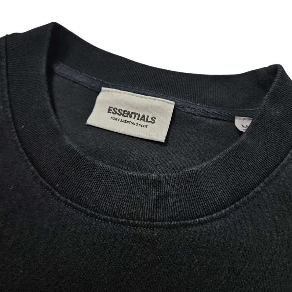 ESSENTIALS FEAR OF GOD 黒 ロングスリーブ FOG ESSENTIALS tシャツ ESSENTIALS/エッセンシャルズ BACK LOGO