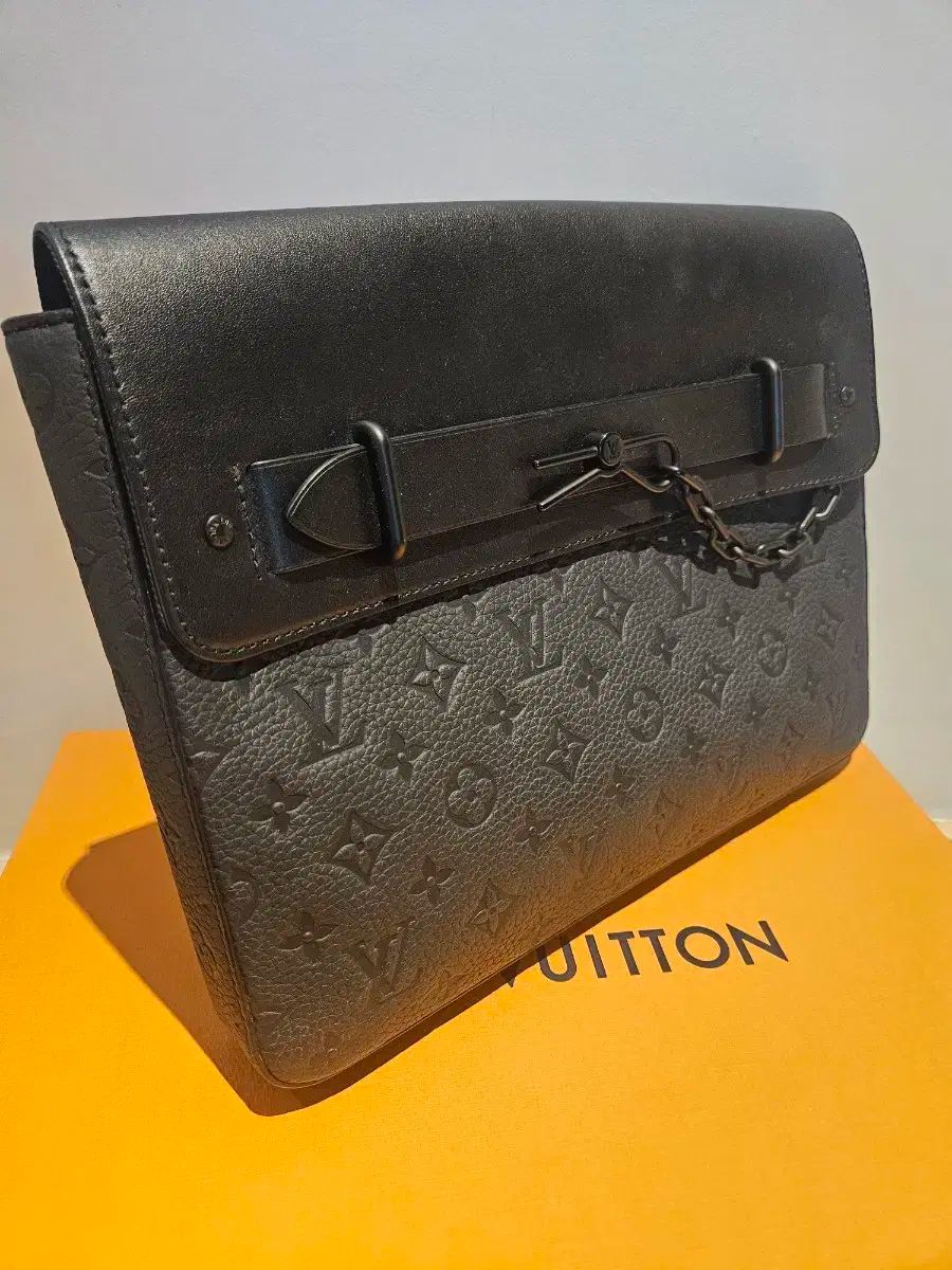 Louis Vuitton ルイヴィトン クラッチ