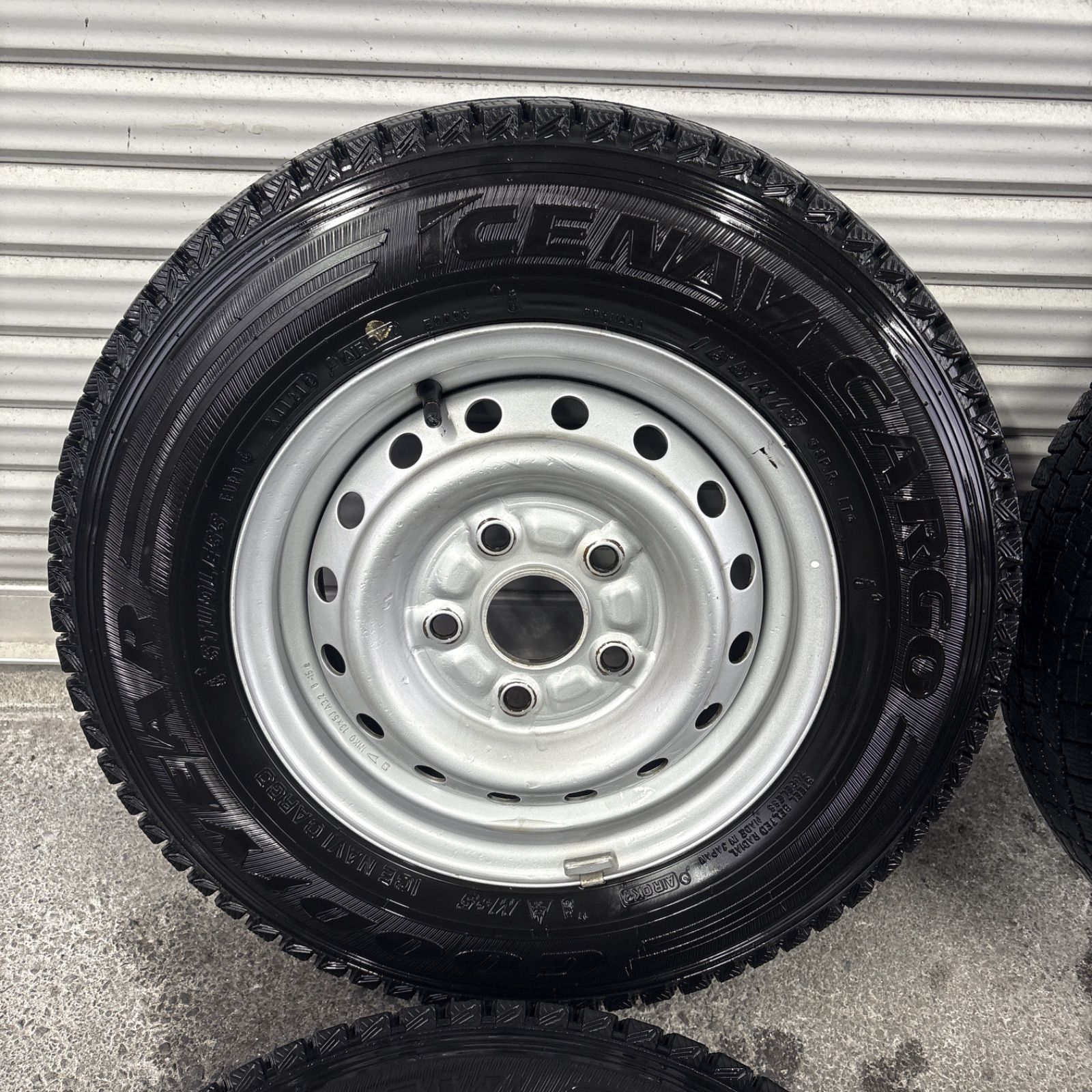 バリ溝 タウンエース ライトエース 純正ホイールタイヤセット スタッドレス